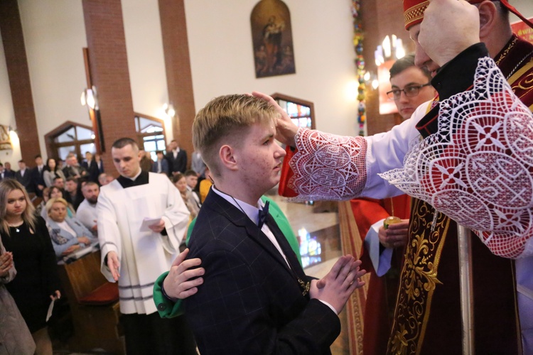 Bierzmowanie w par. pw. Miłosierdzia Bożego w Brzesku