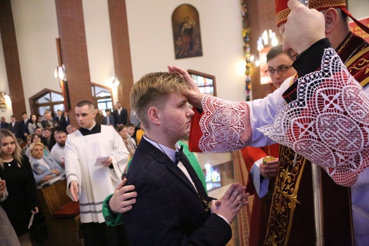 Bierzmowanie w par. pw. Miłosierdzia Bożego w Brzesku