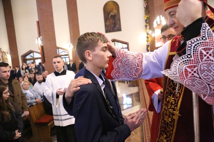 Bierzmowanie w par. pw. Miłosierdzia Bożego w Brzesku