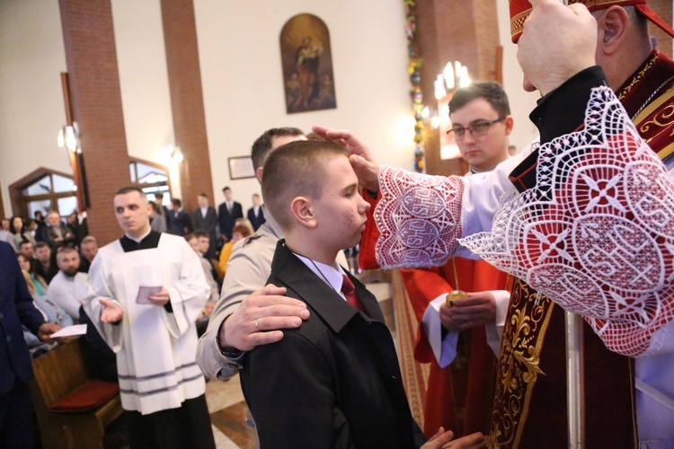 Bierzmowanie w par. pw. Miłosierdzia Bożego w Brzesku