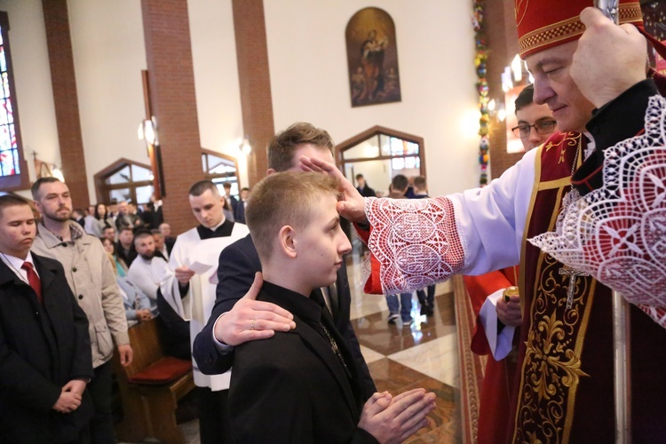 Bierzmowanie w par. pw. Miłosierdzia Bożego w Brzesku