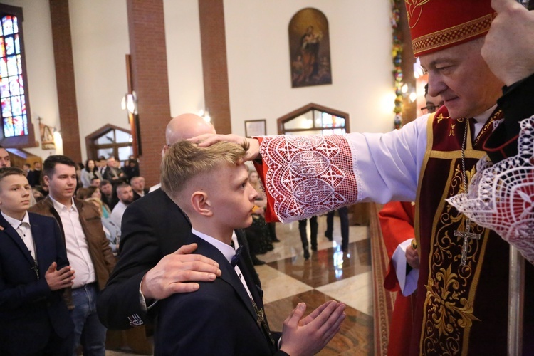 Bierzmowanie w par. pw. Miłosierdzia Bożego w Brzesku