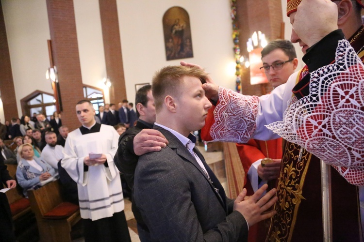 Bierzmowanie w par. pw. Miłosierdzia Bożego w Brzesku