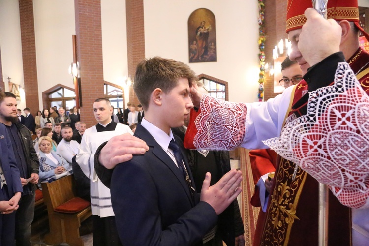 Bierzmowanie w par. pw. Miłosierdzia Bożego w Brzesku