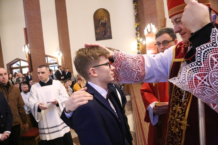 Bierzmowanie w par. pw. Miłosierdzia Bożego w Brzesku