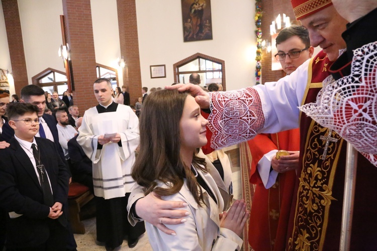 Bierzmowanie w par. pw. Miłosierdzia Bożego w Brzesku