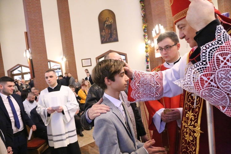 Bierzmowanie w par. pw. Miłosierdzia Bożego w Brzesku