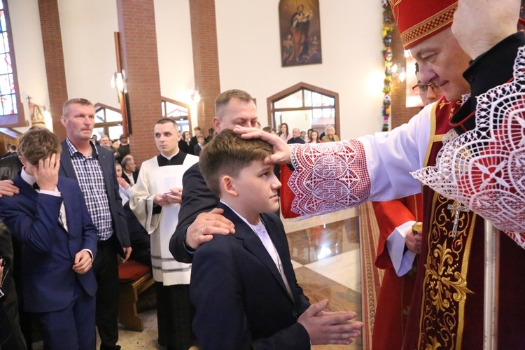 Bierzmowanie w par. pw. Miłosierdzia Bożego w Brzesku