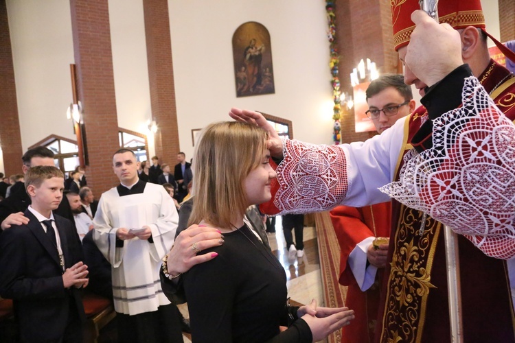 Bierzmowanie w par. pw. Miłosierdzia Bożego w Brzesku