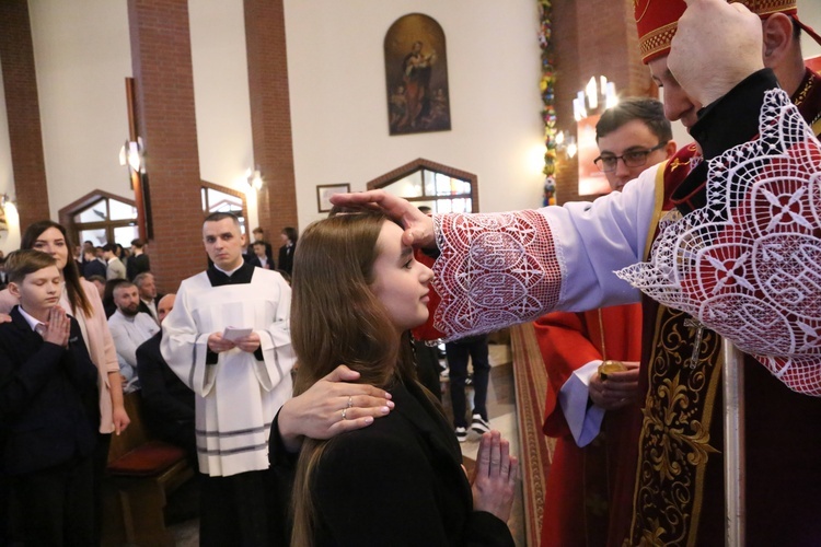 Bierzmowanie w par. pw. Miłosierdzia Bożego w Brzesku