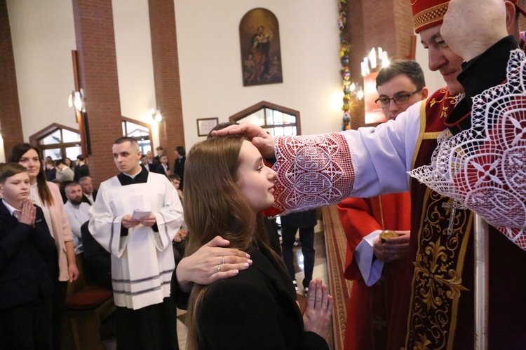 Bierzmowanie w par. pw. Miłosierdzia Bożego w Brzesku