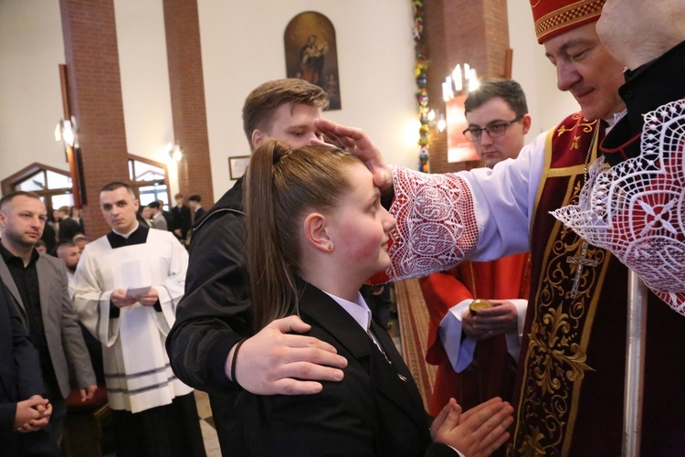 Bierzmowanie w par. pw. Miłosierdzia Bożego w Brzesku