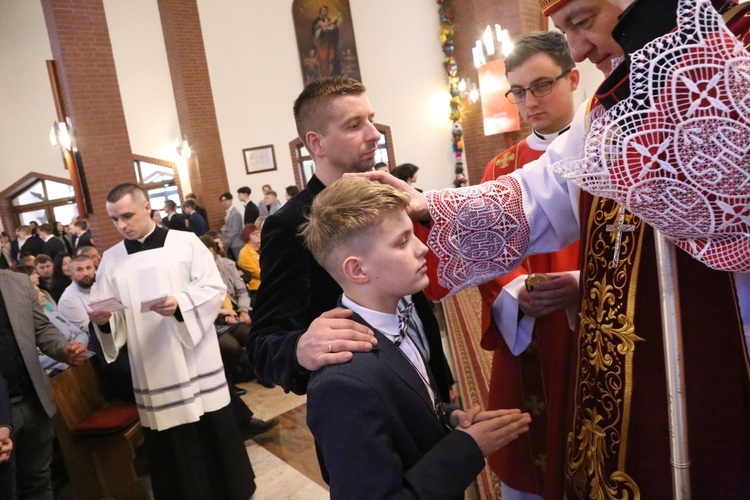 Bierzmowanie w par. pw. Miłosierdzia Bożego w Brzesku