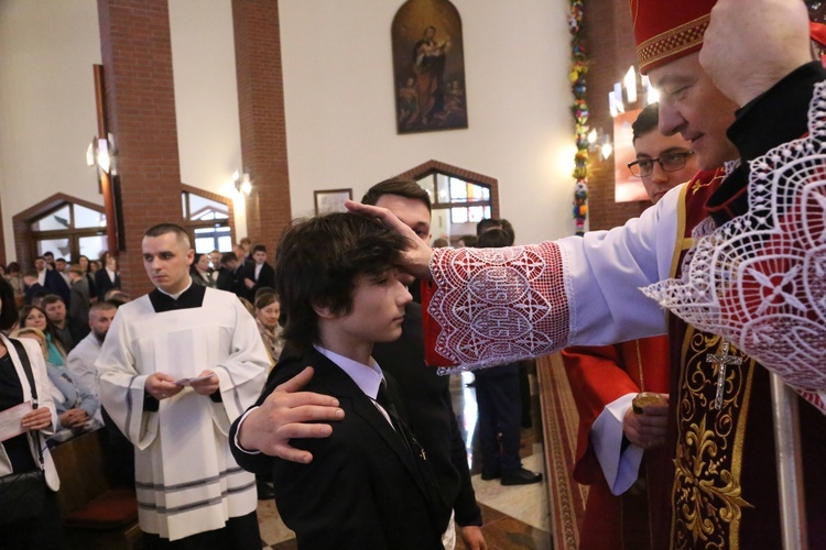 Bierzmowanie w par. pw. Miłosierdzia Bożego w Brzesku