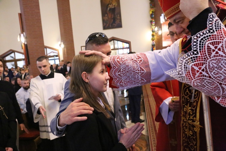 Bierzmowanie w par. pw. Miłosierdzia Bożego w Brzesku