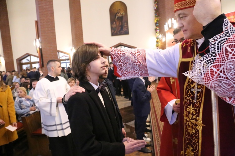 Bierzmowanie w par. pw. Miłosierdzia Bożego w Brzesku