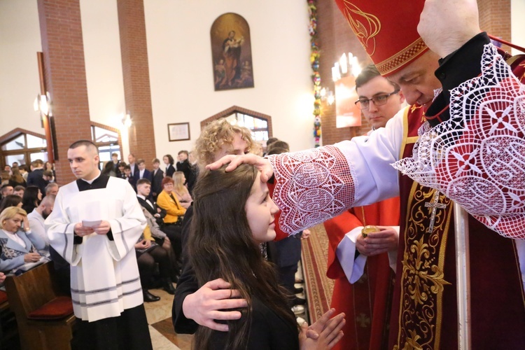 Bierzmowanie w par. pw. Miłosierdzia Bożego w Brzesku