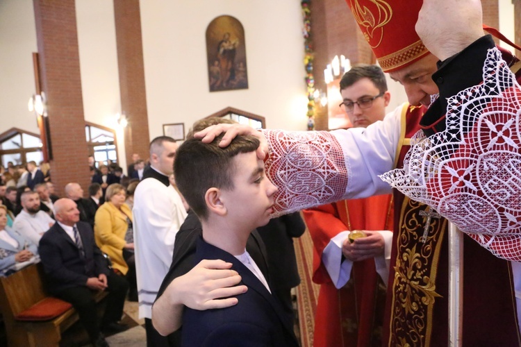 Bierzmowanie w par. pw. Miłosierdzia Bożego w Brzesku