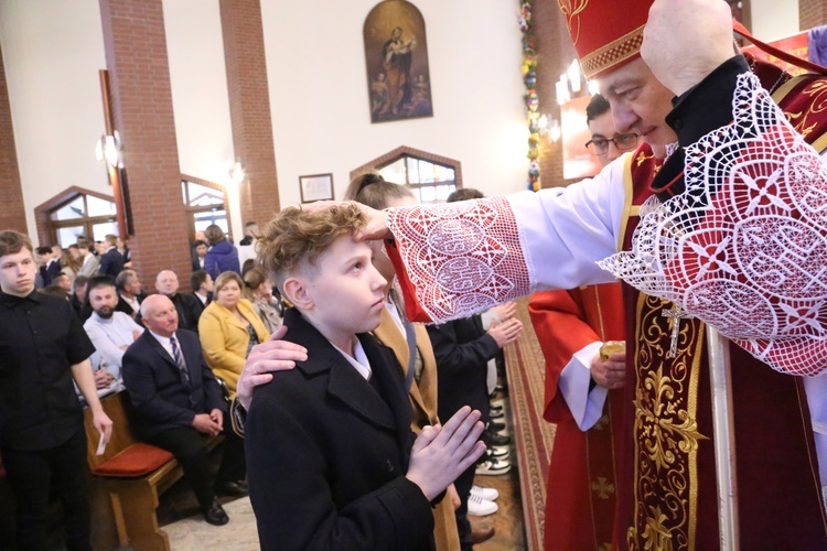 Bierzmowanie w par. pw. Miłosierdzia Bożego w Brzesku