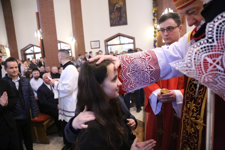 Bierzmowanie w par. pw. Miłosierdzia Bożego w Brzesku