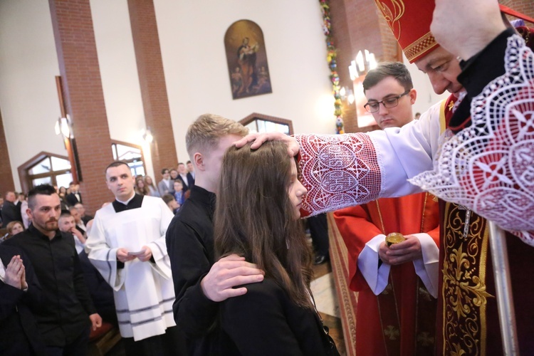 Bierzmowanie w par. pw. Miłosierdzia Bożego w Brzesku