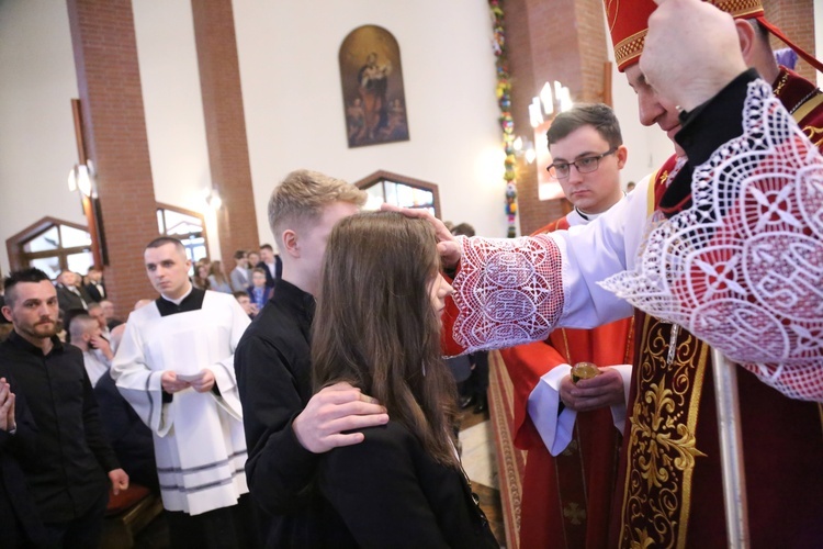 Bierzmowanie w par. pw. Miłosierdzia Bożego w Brzesku