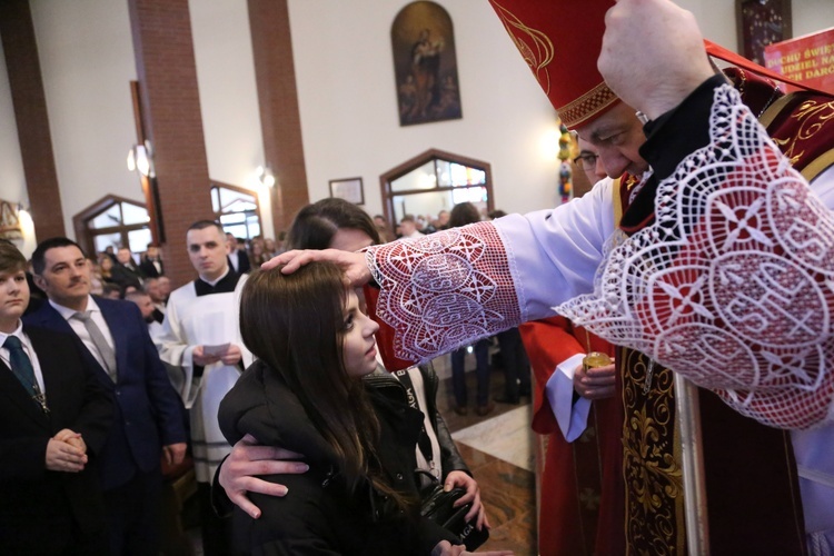 Bierzmowanie w par. pw. Miłosierdzia Bożego w Brzesku