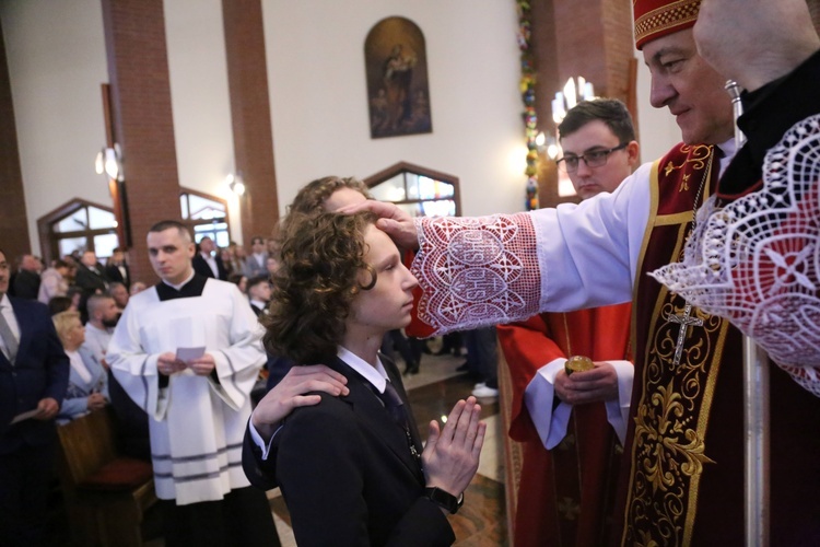 Bierzmowanie w par. pw. Miłosierdzia Bożego w Brzesku