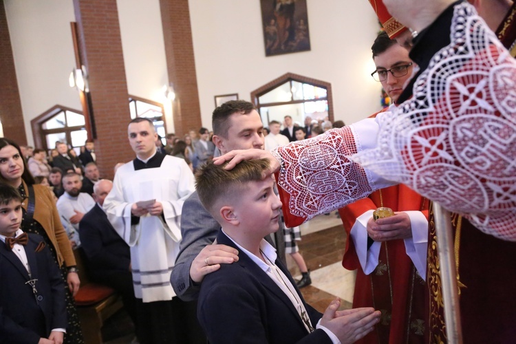 Bierzmowanie w par. pw. Miłosierdzia Bożego w Brzesku