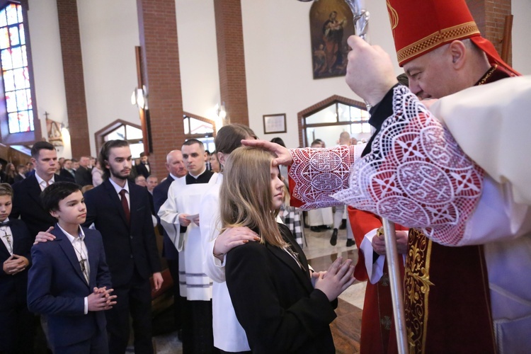 Bierzmowanie w par. pw. Miłosierdzia Bożego w Brzesku