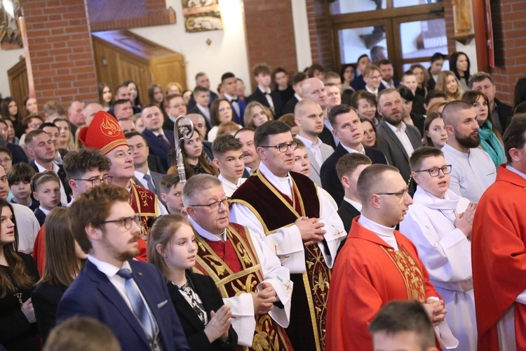 Bierzmowanie w par. pw. Miłosierdzia Bożego w Brzesku