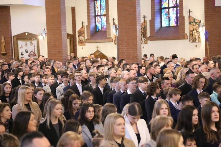 Bierzmowanie w par. pw. Miłosierdzia Bożego w Brzesku