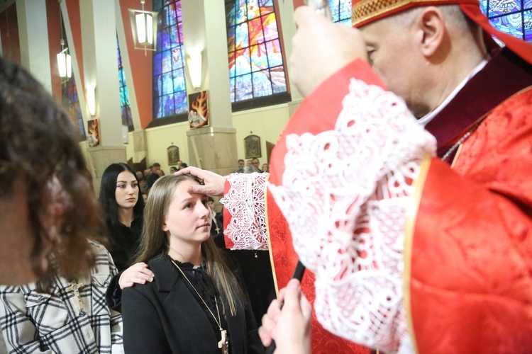 Bierzmowanie w par. pw. św. Jakuba w Brzesku