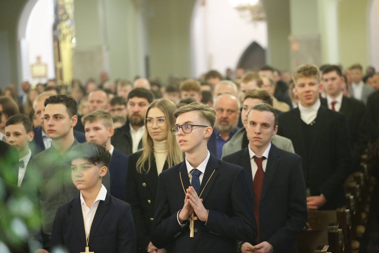 Bierzmowanie w par. pw. św. Jakuba w Brzesku