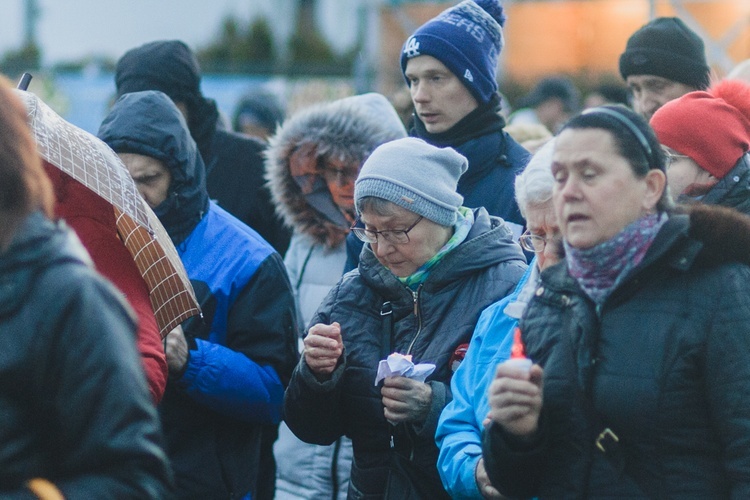 Bielawa. Droga Krzyżowa z Janem Pawłem II