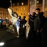 Świdnica. Miejska Droga Krzyżowa pod pomnik św. Jana Pawła II