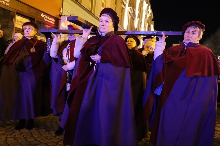 Świdnica. Miejska Droga Krzyżowa pod pomnik św. Jana Pawła II