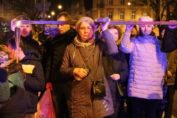 Świdnica. Miejska Droga Krzyżowa pod pomnik św. Jana Pawła II