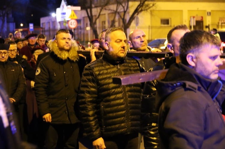 Świdnica. Miejska Droga Krzyżowa pod pomnik św. Jana Pawła II