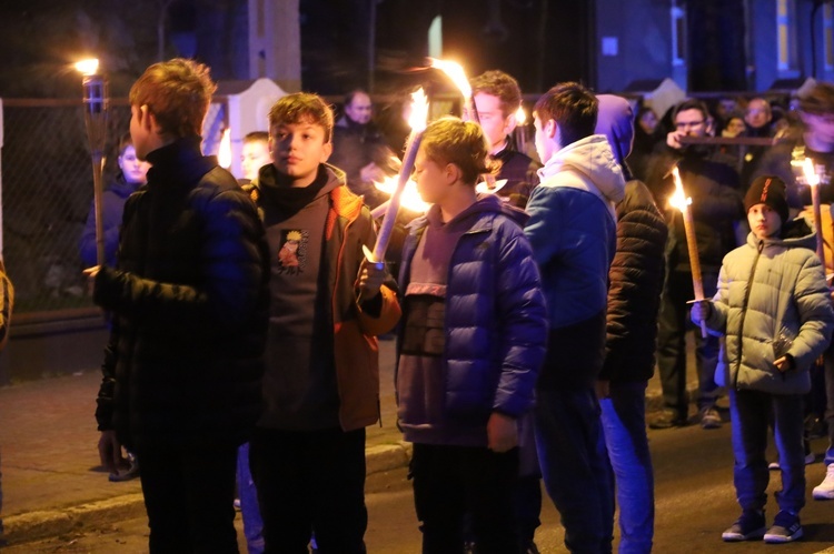 Świdnica. Miejska Droga Krzyżowa pod pomnik św. Jana Pawła II