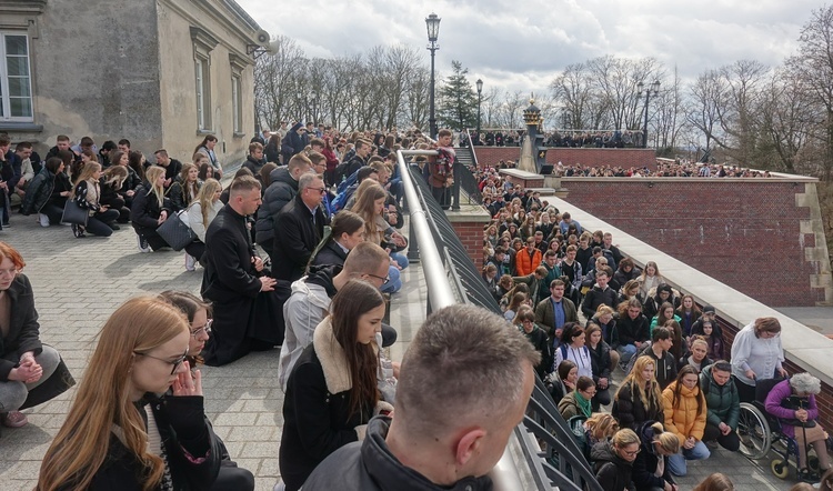 Pielgrzymka maturzystów z diecezji sandomierskiej na Jasną Górę