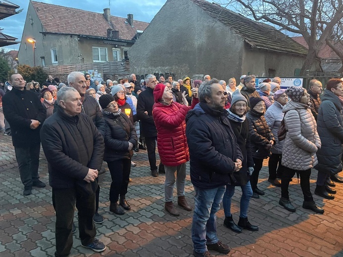 Świebodzice. Droga Krzyżowa wszystkich parafii