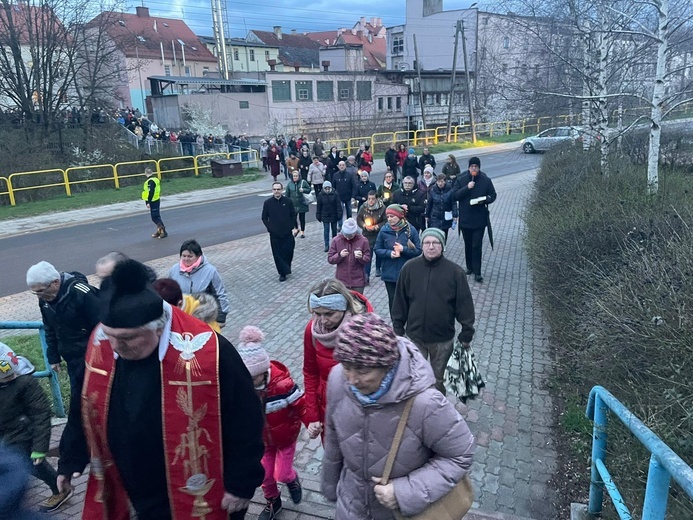 Świebodzice. Droga Krzyżowa wszystkich parafii