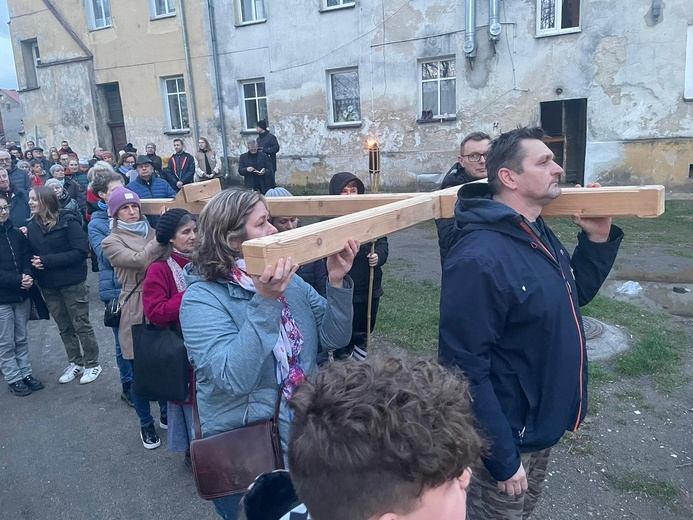 Świebodzice. Droga Krzyżowa wszystkich parafii