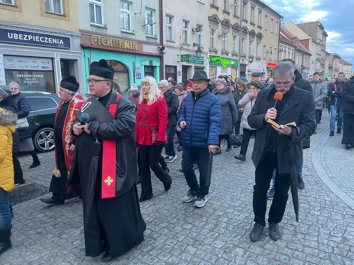 Świebodzice. Droga Krzyżowa wszystkich parafii