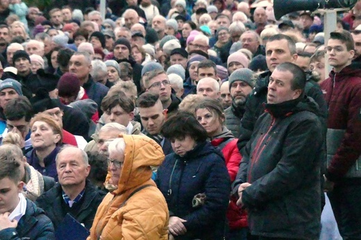 Z Leszczyn na Złote Łany - Miejska Droga Krzyżowa w Bielsku-Białej 2023