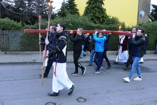 Z Leszczyn na Złote Łany - Miejska Droga Krzyżowa w Bielsku-Białej 2023