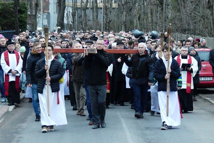 Z Leszczyn na Złote Łany - Miejska Droga Krzyżowa w Bielsku-Białej 2023