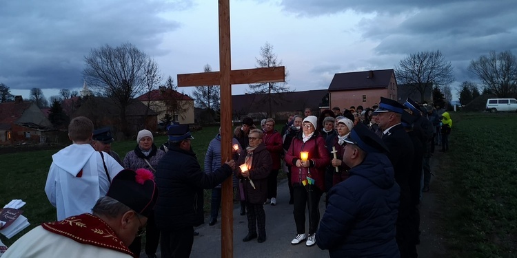 Przedborowa. Z Drogą Krzyżową u św. Jadwigi