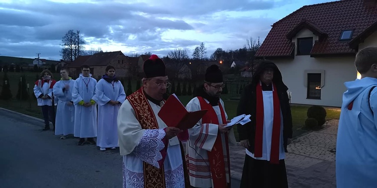 Przedborowa. Z Drogą Krzyżową u św. Jadwigi